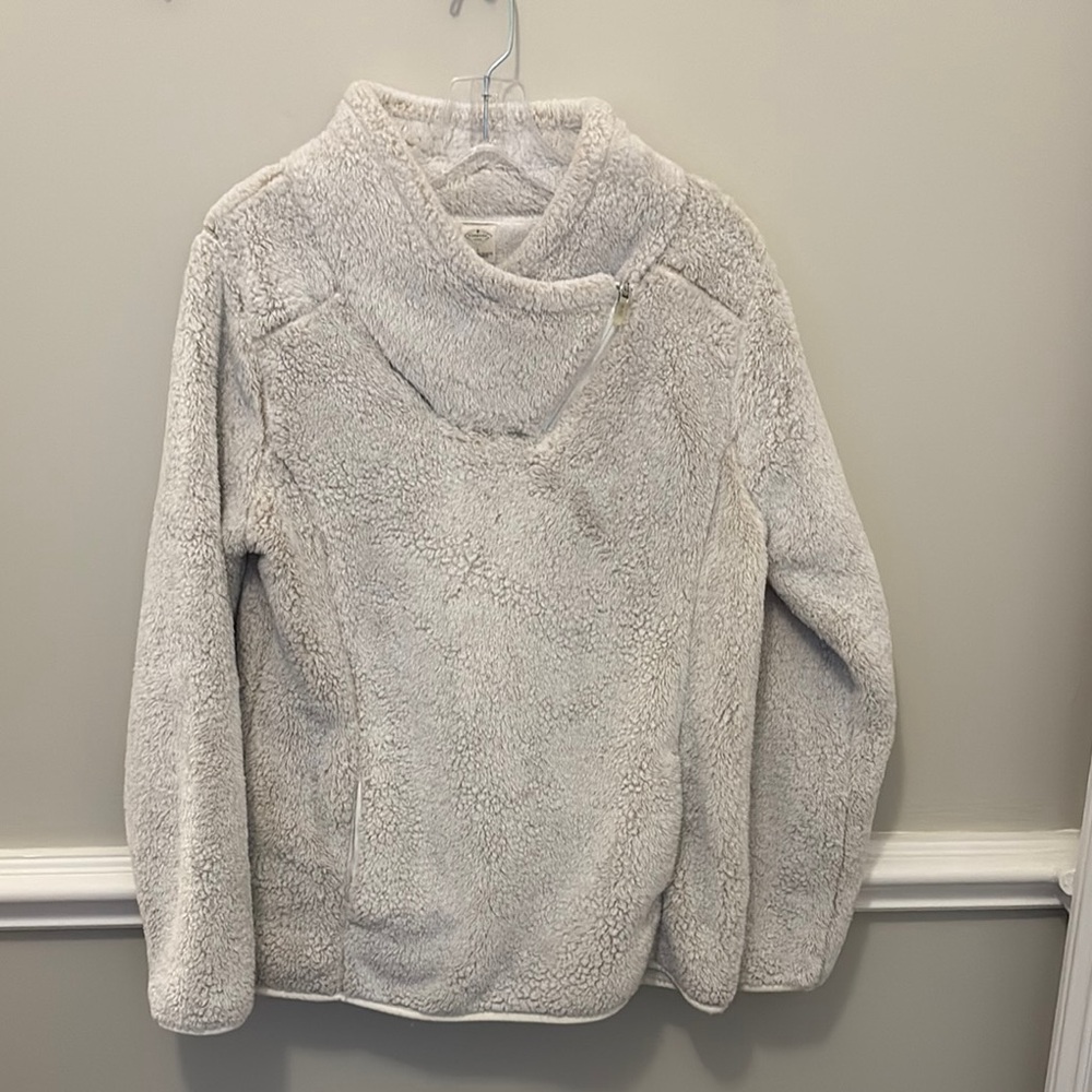 NWOT. Cozy White Sherpa Sweater Large